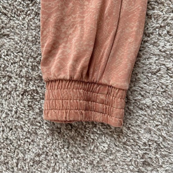 EXPRESS Loungewear Tank & Jogger Matching Set in XS - Picture 6 of 8